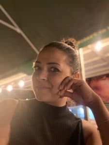 Psiholog Alina în cabinet - Specialist terapie autism București